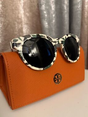 Authentic TORY BURCH  Sunglasses 😎🌞TY9044